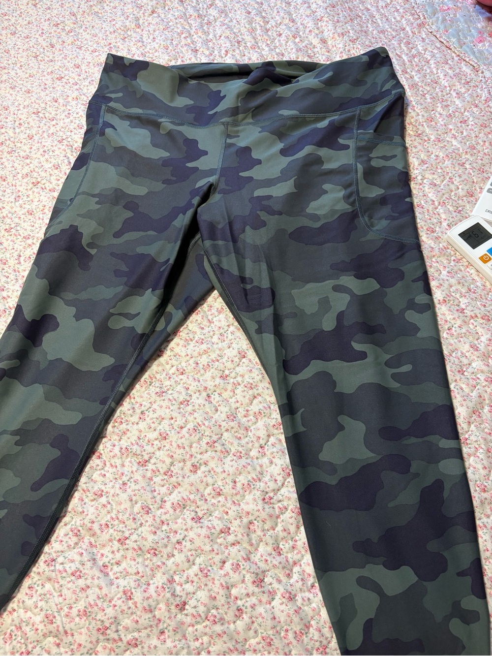 Women’s Camo Leggings - Green Camo NWOT